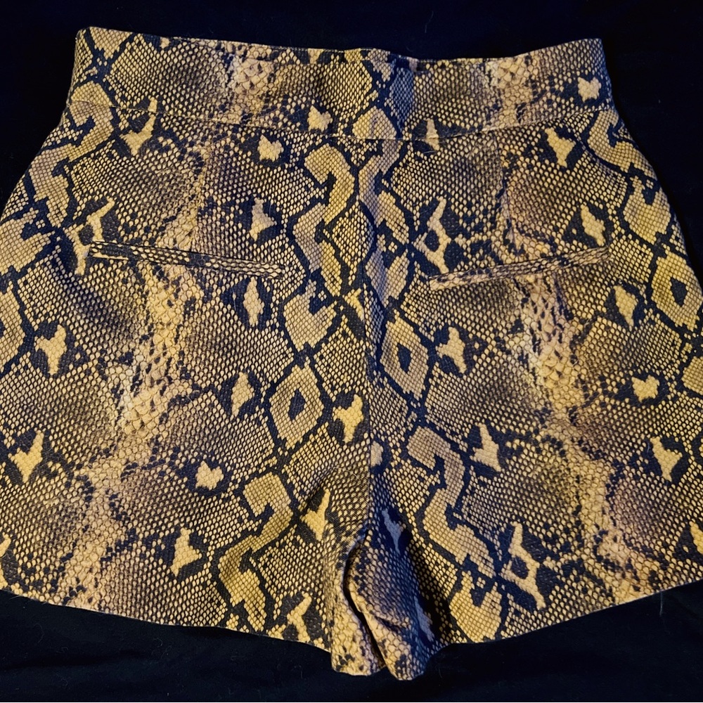 ZARA Side Zip High Waist Shorts XS - Mustard Yellow and Black Snake Print - Picture 3 of 3